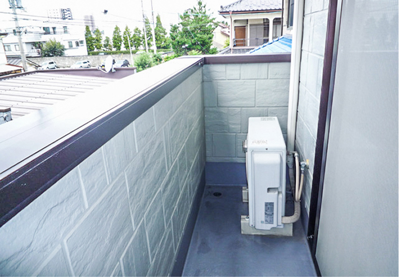 プライバシーを守る外から覗かれない高いベランダ、１階のお部屋でも安心です。